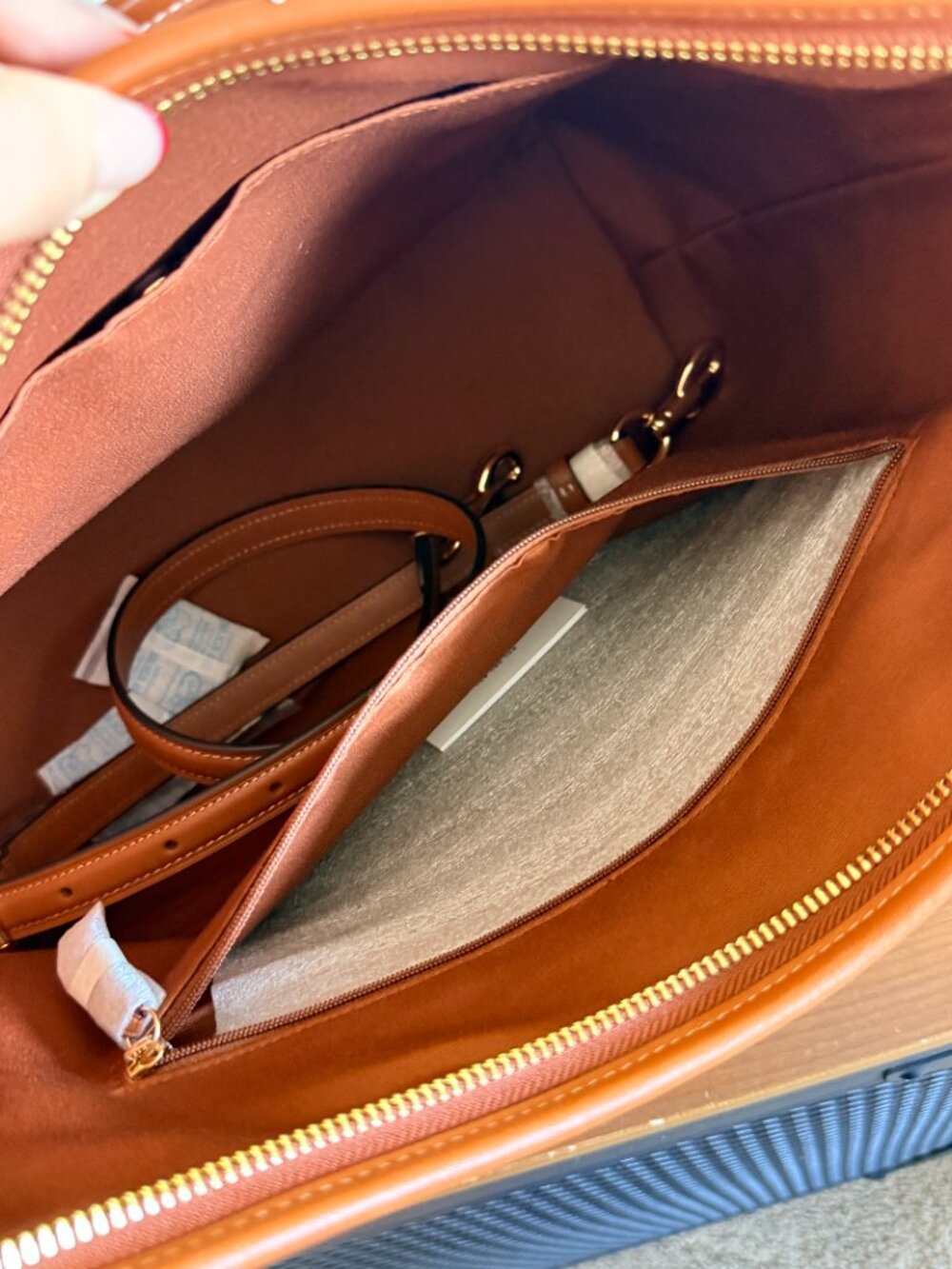 Coach Laurel Shoulder Bag Smooth Grain Leather Tan NWT Crossbody - Picture 6 of 9